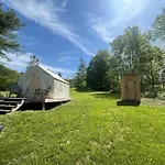 Micro Hotel - Camp Bluestone